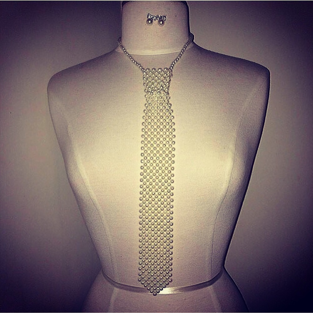 Pearl tie